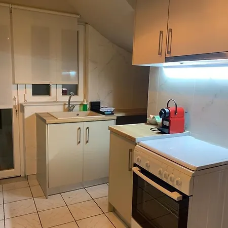 White Elephant Ground Floor Apartment *